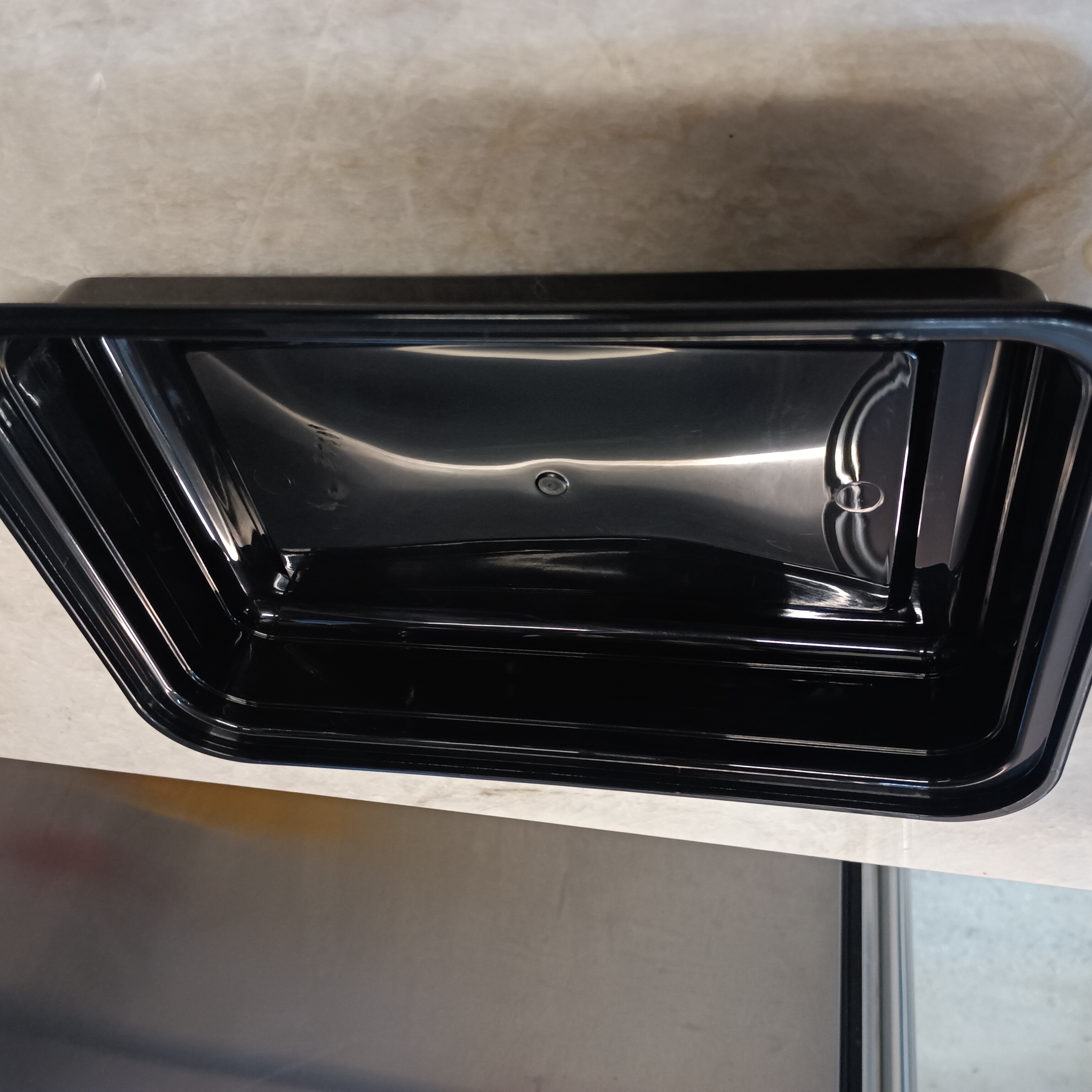 28 container plastic blk plate only